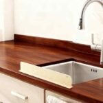 Sink Splash Guard for Kitchen Sink – Clip-On Water Splash Protector & Sponge Holder Organizer - Image 4